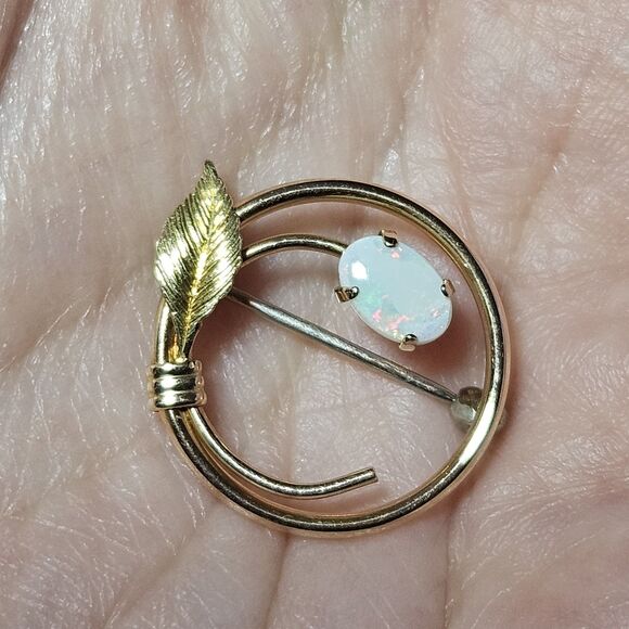 *Sale* Vintage Krementz Circle Leaf 14K Gold Filled Real Fire Opal Small Brooch - Picture 1 of 10